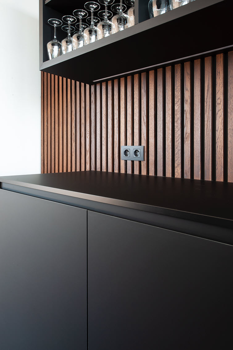 Bar with table and work surfaces in scratch-resistant, black HPL